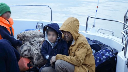 Mită de 10.000 de euro pe săptămână pentru un grănicer din Timiș ca să permită intrarea ilegală a migranților în țară. Dosar DNA