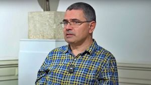 Profesorul Paul Cernat: Birocrația didactică alienează. Oameni care intră cu entuziasm în educație ajung să fie distruși de sistem până la urmă, distruși intelectual