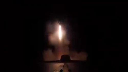 VIDEO Imagini spectaculoase cu lansarea rachetelor franceze de pe o fregată din Mediterana asupra ţintelor din Siria