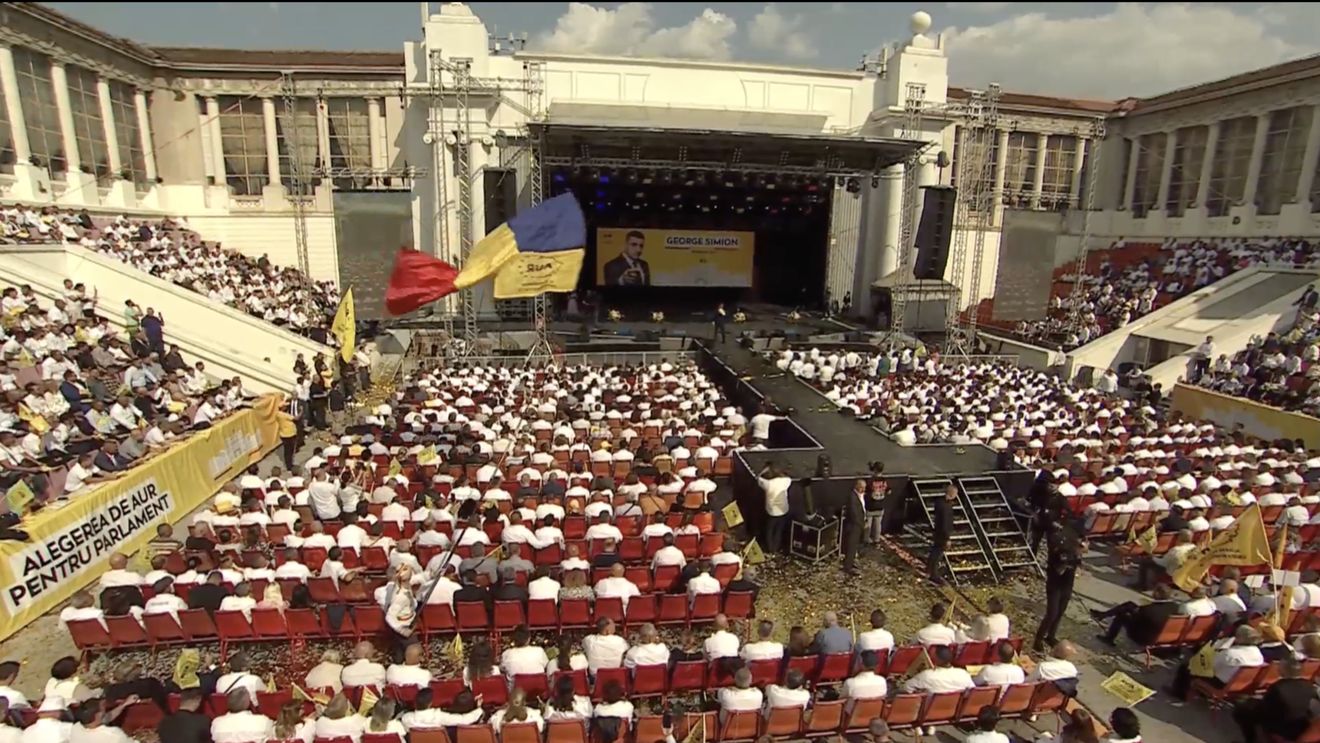 Simion, acțiune de imagine: A întrerupt evenimentul de prezentare a candidaţilor AUR la parlamentare, trimițându-i pe participanţi să-i ajute pe sinistraţii din Moldova