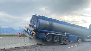 O cisternă urcată pe parapetul despărțitor a blocat centura Brașovului