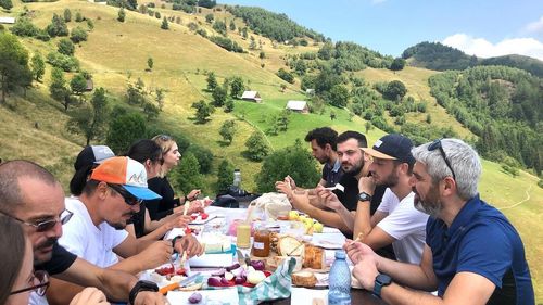 FOTO Ecoturism în Țara Colibelor. La doi pași de Sibiu, pe poteci vechi cu priveliști imense