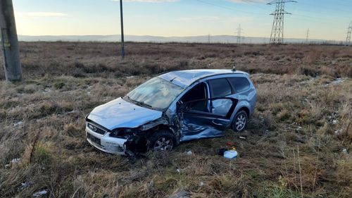Caraș-Severin: O autospecială a ISU a fost avariată în timp ce intervenea la un accident rutier în care au fost implicate 3 autoturisme