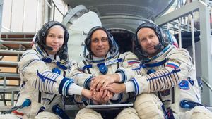 Primul film în spaţiu. Regizor rus: Nu am la cine să apelez pentru sfaturi. Nu am nici un cameraman pe care să-l întreb cum să filmez în lumina ferestrei
