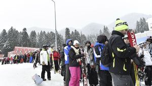 Doi copii au ajuns la spital cu toxiinfecție alimentară după ce au mâncat într-o tabără de schi în Poiana Brașov / DSP a închis locația după ce s-a descoperit că pensiunea nu avea apă curentă