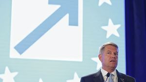 FDGR îl primește pe Iohannis înapoi dacă va depune cerere / Dar nu va avea nicio funcție atâta timp cât va fi membru PNL /  ”Scrie asta în statut”
