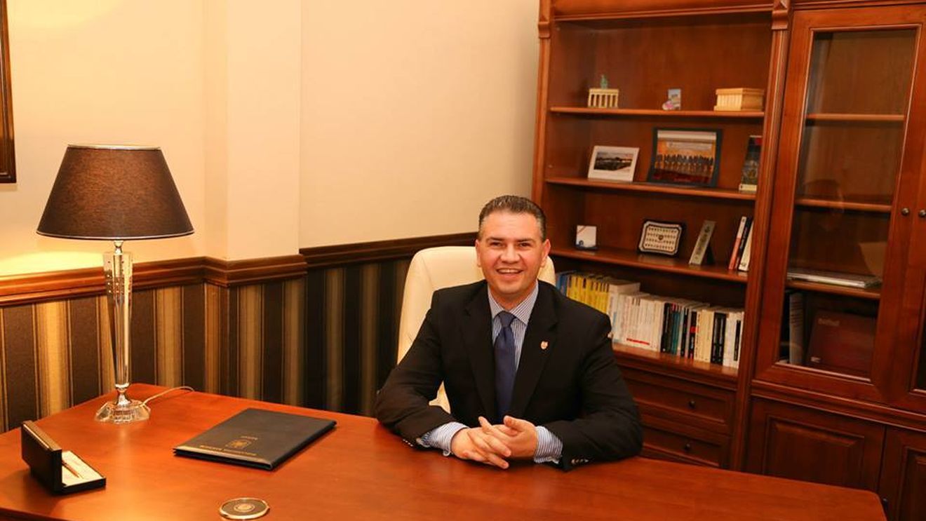 VIDEO Deputatul PNL Ben Oni Ardelean i-a numit pe jurnaliști ”nesimțiți” și i-a amenințat cu ridicarea acreditării pentru că au vrut să participe la o ședință publică a Comisiei de politică externă