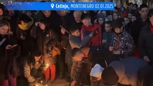 VIDEO Peste o mie de persoane au adus un omagiu victimelor atacului armat din Muntenegru