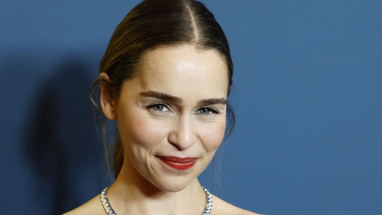 Filmul de groază „When Darkness Loves Us”, cu Emilia Clarke și Victoria Pedretti, va fi lansat la Cannes prin intermediul Cornerstone