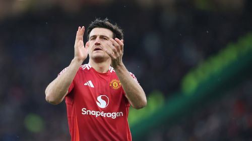Manchester United îi prelungeşte contractul lui Harry Maguire