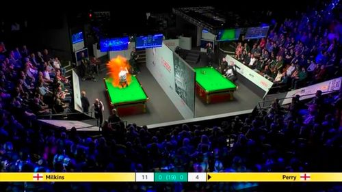 VIDEO Un activist "Just Stop Oil" s-a urcat pe o masă de snooker la Campionatul Mondial și a acoperit-o cu o pulbere portocalie