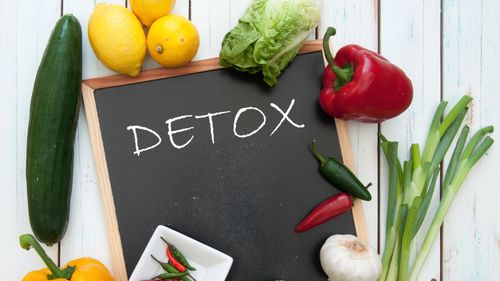 Șase moduri de a-ți detoxifia organismul după excesele de sărbători