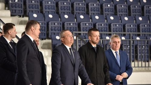 A fost inaugurată Sala Polivalentă din Oradea, o investiție de 30 de milioane de euro, prima construită în oraș în ultima jumătate de secol/ Premierul Ciucă a participat la eveniment împreună cu trei miniștri