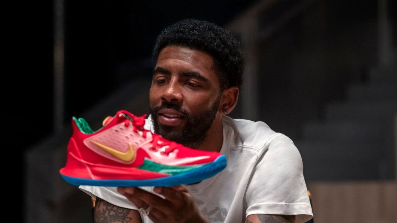 Nike şi-a suspendat parteneriatul cu baschetbalistul american Kyrie Irving acuzat de antisemitism
