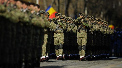 Bolojan nu susţine introducerea serviciului militar obligatoriu: Cred că e bine să avem o armată de profesionişti, o armată dotată
