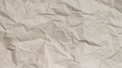 La Iași, funcționează prima fabrică de hârtie cerată din Europa Centrală și de Est / ”Este parafinată pe toată suprafața cu o ceară 100% biodegradabilă”