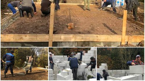 Locuitorii unor sate din Apuseni reconstruiesc casa unor vecini rămași fără nimic după un incendiu. Voluntarii din comunitate au ridicat pereții în câteva zile