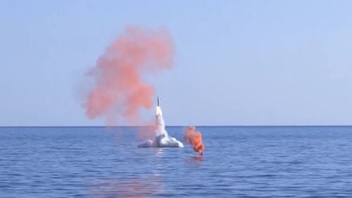 VIDEO Rusia a testat o rachetă Kalibr lansată de pe un submarin în Marea Japoniei