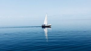 UPDATE Ambarcațiunea rămăsese fără combustibil/ Un velier cu 6 persoane la bord este căutat pe mare, după ce a anunțat că se află în dificultate