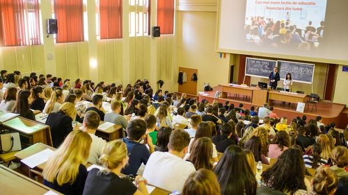 1 milion de români educați financiar de BCR