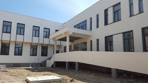 Arad: Primarul din Lipova acuză presiuni pentru ca noul spital, la care joi încep procedurile de recepție, să fie alocat pacienţilor COVID-19