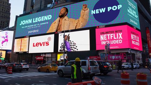 John Legend, despre dreptul la avort: Guvernul nu ar trebui să fie implicat / Soţia sa, Chrissy Teigen, a suferit un avort spontan la 20 de săptămâni  