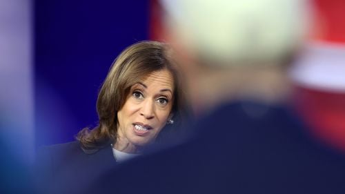 Vicepreședinta Kamala Harris şi-a anulat ultima vizită în străinătate din cauza incendiilor din Los Angeles