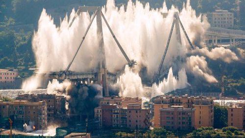 VIDEO Demolare spectaculoasă a rămăşiţelor podului Morandi din Genova, prăbuşit parțial anul trecut