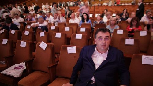 VIDEO Marian Oprișan a fost huiduit masiv în congresul PSD și a plecat de la tribună fără a-și putea susține discursul: ”Lasă-ne! Ajunge! Du-te acasă, nesimțitule!”