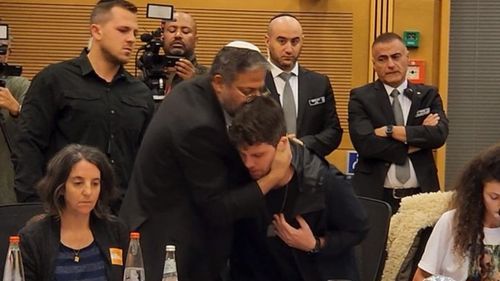 Rude ale ostaticilor Hamas s-au opus extremei drepte din Israel care vrea pedepsirea cu moartea a teroriștilor: "Ar trebui să încetezi să mai vorbeşti despre uciderea unor arabi şi să începi să vorbeşti despre salvarea unor evrei"