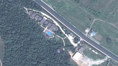 VIDEO Fostul baron de Vrancea Marian Oprișan a cumpărat domeniul de peste un hectar în care stă, de la mama sa, cu 330 de mii de euro/ Oprișan: ”Am avut bani de la mama mea. Terminați cu populismele!”/ Mama lui Oprișan este pensionară și a fost paznic la o fabrică