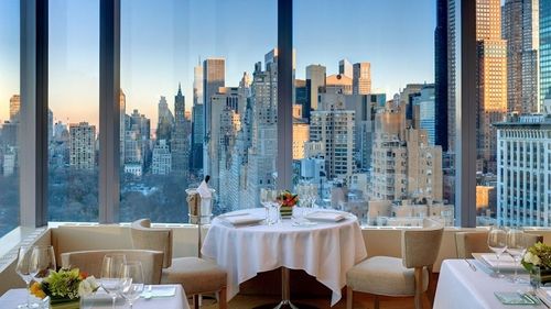 Restaurantele în spaţii închise din New York City vor fi închise începând de luni, din cauza creșterii numărului de infectări COVID-19