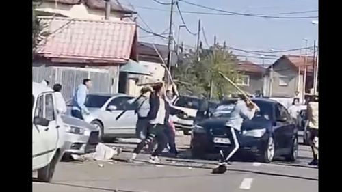 Bătaie într-o secţie de votare din Capitală / Intervenţie promptă a jandarmilor / Bărbatul agresat a primit îngrijiri la faţa locului, refuzând transportul la spital / Toţi cei implicaţi în conflict, duşi la Poliţie pentru audieri