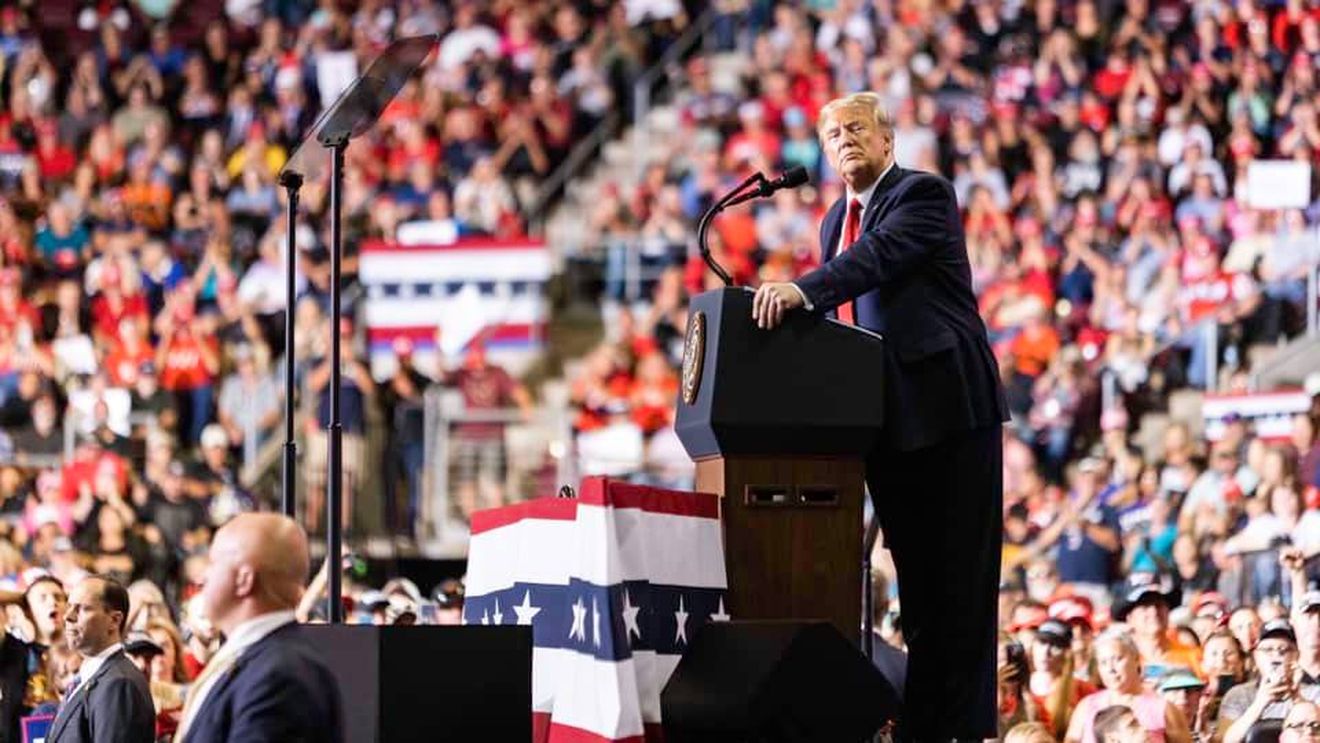 Trump îl laudă pe Putin: Problema nu este că Putin este inteligent, pentru că, desigur, este inteligent / Adevărata problemă este că liderii noştri sunt atât de proşti