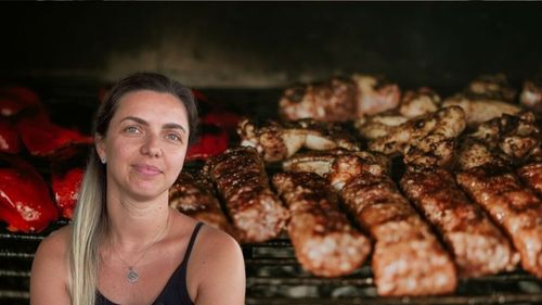 VIDEO | De la Sarmale la Tapas | De unde cumpără micii restaurantele românești din străinătate/ Larisa Olteanu, proprietar restaurant Alicante: „Deocamdată îi luam de la o fabrică din Madrid, dar ne-am gândim și să începem să-i facem noi”