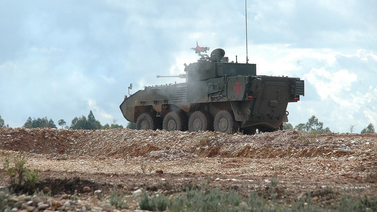 Austria va achiziționa 225 de transportoare blindate de trupe Pandur în valoare de aproximativ 1,8 miliarde de euro, pentru a-și consolida armata