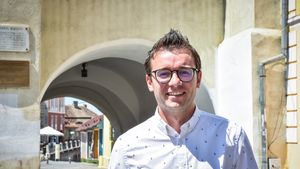 Campionul donărilor de sânge din Sibiu: Peste 30 de litri de sânge: ”Am donat o dată și apoi am văzut că am primit și liber de școală, pentru că pe atunci eram încă în liceu și a început să-mi placă”