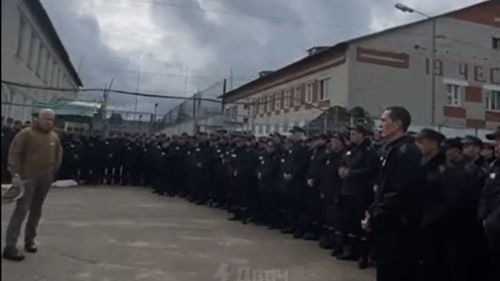 Vladimir Putin este acuzat că a trimis criminali în serie și cel puțin un canibal să lupte în Ucraina