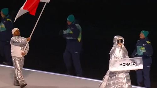 Faza zilei la JO: Un voluntar a purtat steagul Monaco la festivitatea de deschidere