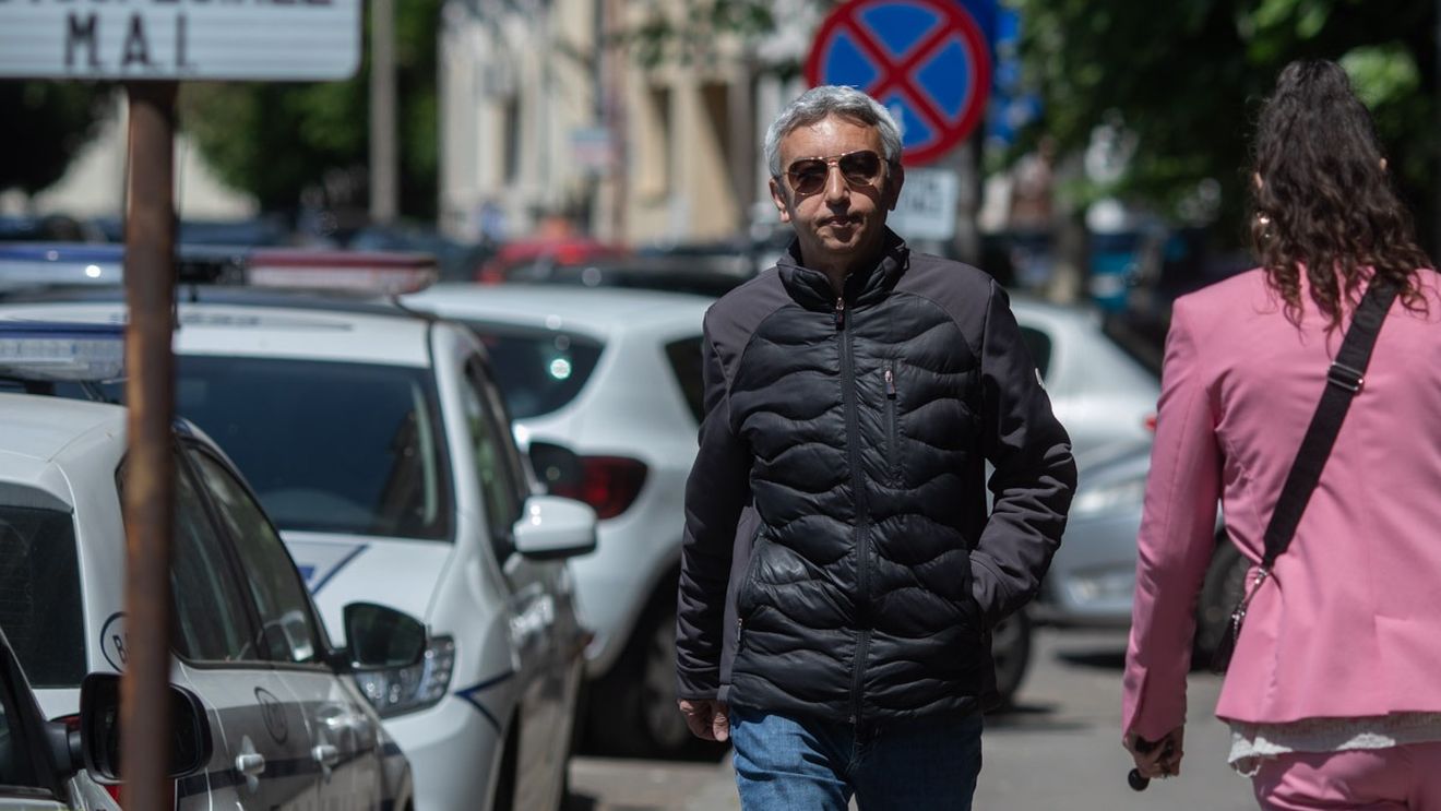 Judecătoria Constanţa a decis că Dan Diaconescu, judecat pentru act sexual cu un minor, poate părăsi ţara / El a cerut să meargă în Bulgaria, în perioada 28 aprilie – 8 mai / Decizia instanţei nu este definitivă
