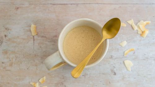 Rețetă keto de cafea cu unt de cocos, care ajută la slăbit