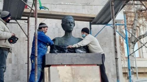 VIDEO Bustul Reginei Maria, adus de la Balcic în 1940, a fost expus publicului după 80 de ani în care a stat în subsolul Muzeului de Artă din Constanța