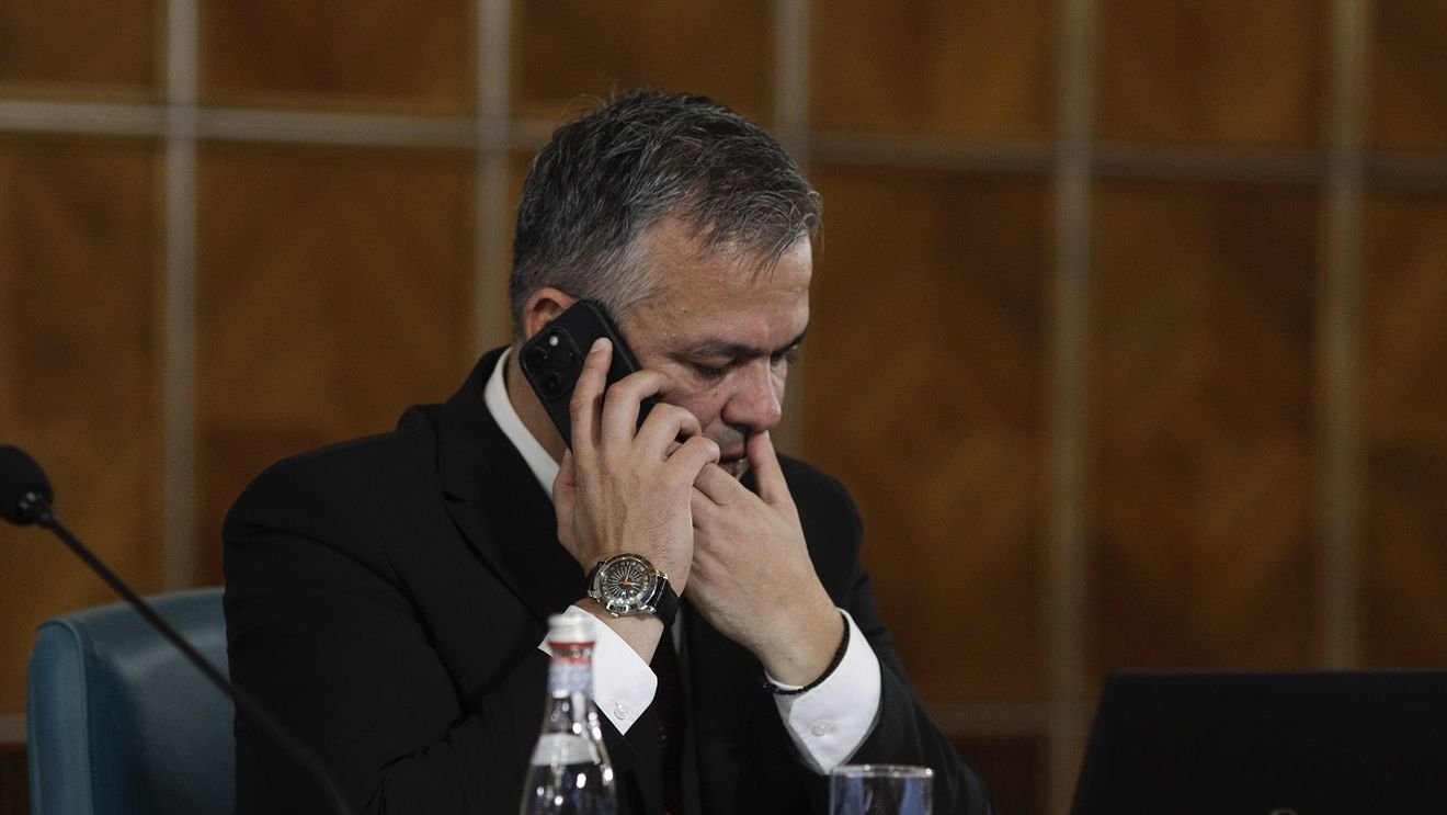 Adrian Veştea, așteptat să depună azi programul de guvernare şi lista miniştrilor / PSD se reunește în ședință / PNL are congres duminică