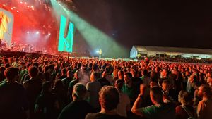 Au explodat prețurile la cazare, în Cluj, înainte de Electric Castle / Se ajunge la peste 7.000 de lei pentru închirierea unui apartament, pe întreaga perioadă a festivalului