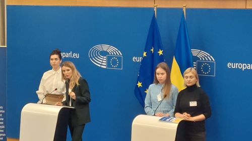 Nouă femei din Ucraina, mărturii dramatice în Parlamentul European: „Fiecare zi de război se simte ca un an / Când am trecut astăzi granița pentru a veni aici, am putut în sfârșit auzi păsările / Putin încearcă acum să omoare cât mai mulți civili”