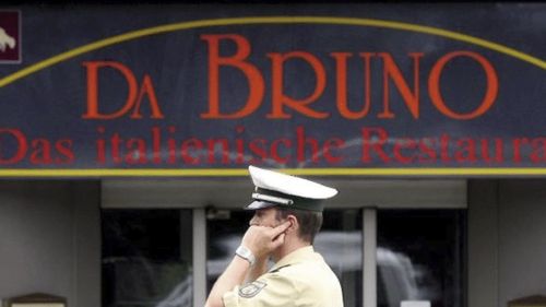 Restaurantele, barurile, pub-urile, pizzeriile și gelateriile sunt activitățile economice predilecte prin care organizațiile criminale din Italia reciclează bani, inclusiv în străinătate