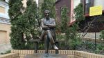 Statuia scriitorului rus Mihail Bulgakov, pusă la pământ la Kiev: Autoritățile ucrainene o consideră un „simbol al politicii imperiale ruse”