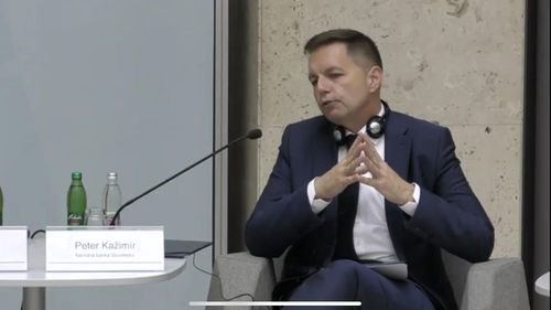 Guvernatorul Băncii naționale a Slovaciei, pus sub acuzare pentru corupție. Peter Kazimir respinge acuzațiile