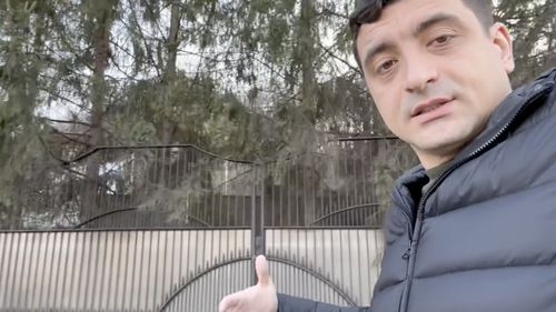 George Simion, de la casa PSD-istului Marian Oprișan, fost președinte al Consiliului Județean Vrancea: Hulpavul își pregătește întoarcerea ca să fure, pentru el, pentru mama lui și pentru secretara pe care a luat-o de nevastă. Confiscarea averilor nejustificate, singura cale de a curăța România