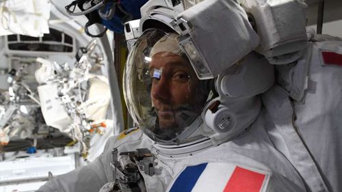 Astronautul Thomas Pesquet a finalizat cea de-a treia ieşire din ultimele 10 zile în exteriorul Stației Spațiale Internaționale / A instalat două noi panouri solare și a strâns 33 de ore în vidul spațial 